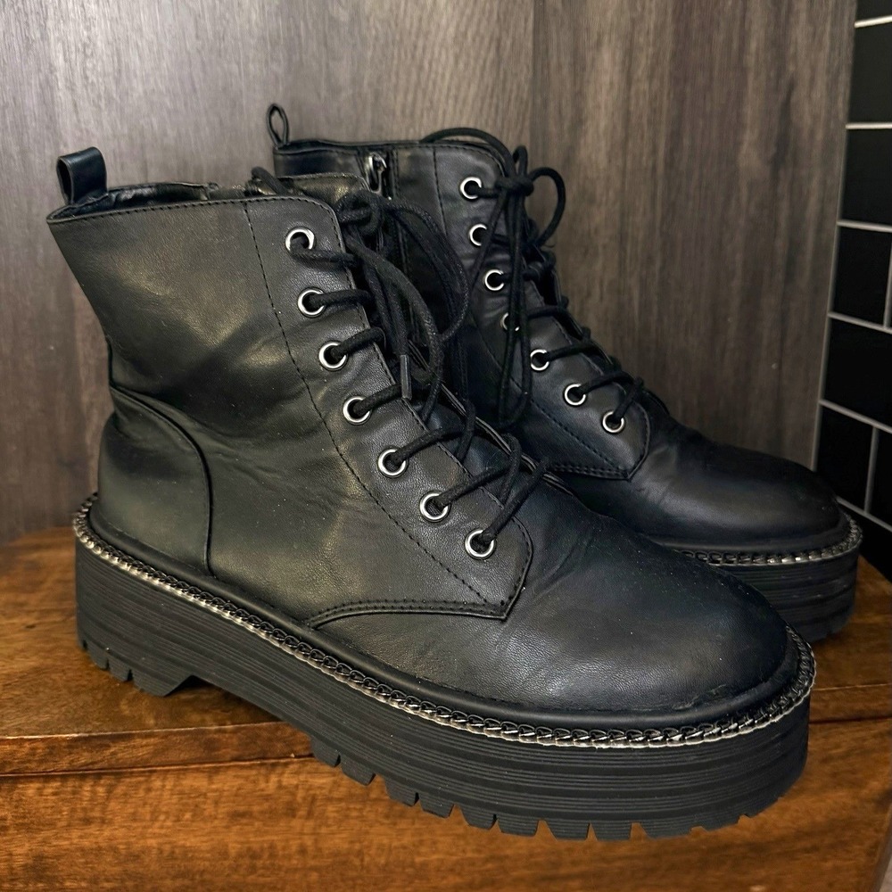 BCBGeneration Kayte Black Chain Combat Boots Womens 8M Chunky Lug Sole Zip Y2K